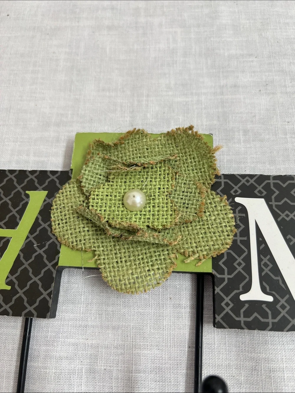 🌞 Home Wall Decor 'HOME' Hook Coat Rack with Green Burlap Flower for “o”